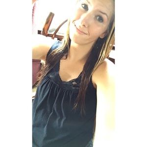 Meet your Posher, Annissa